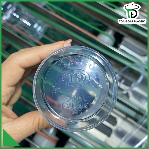 Cốc nhựa dùng 1 lần